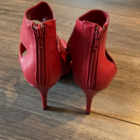 Red structured heels - Picture 3 of 4